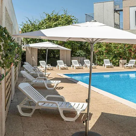 Mercure Marais Poitevin מלון ניורט