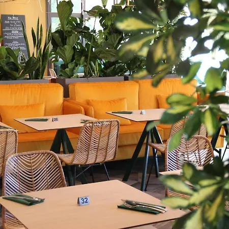 尼奥尔马莱波特温美居酒店 4*